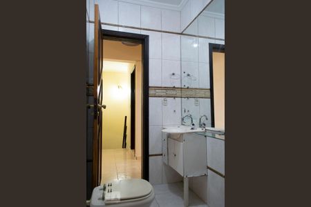 Casa à venda com 100m², 2 quartos e 2 vagas Casa à venda com 100m², 2 quartos e 2 vagasBANHEIRO