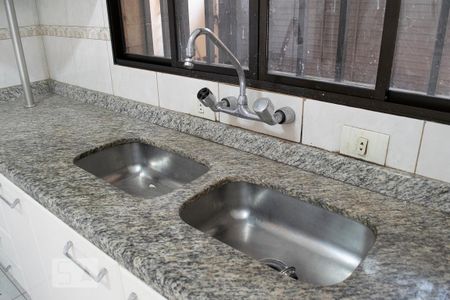 Casa à venda com 100m², 2 quartos e 2 vagas Casa à venda com 100m², 2 quartos e 2 vagasCOZINHA