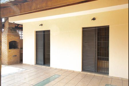 Casa à venda com 100m², 2 quartos e 2 vagas Casa à venda com 100m², 2 quartos e 2 vagasVARANDA