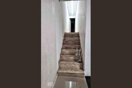 Casa à venda com 210m², 5 quartos e sem vagaEscada