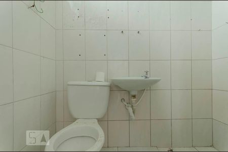 Banheiro de casa para alugar com 2 quartos, 100m² em Vila Carolina, São Paulo