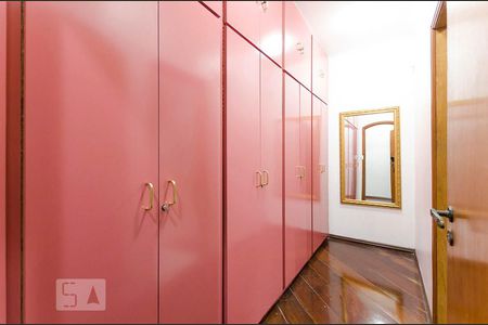 Casa à venda com 430m², 5 quartos e 4 vagas Casa à venda com 430m², 5 quartos e 4 vagasArmários