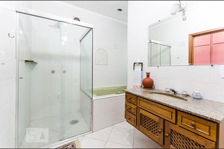 Casa à venda com 430m², 5 quartos e 4 vagas Casa à venda com 430m², 5 quartos e 4 vagasBanheiro 2