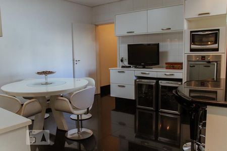 Apartamento à venda com 302m², 4 quartos e 4 vagasCozinha