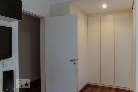 Apartamento à venda com 302m², 4 quartos e 4 vagasSuíte 2