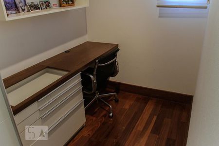 Apartamento à venda com 302m², 4 quartos e 4 vagasEscritório