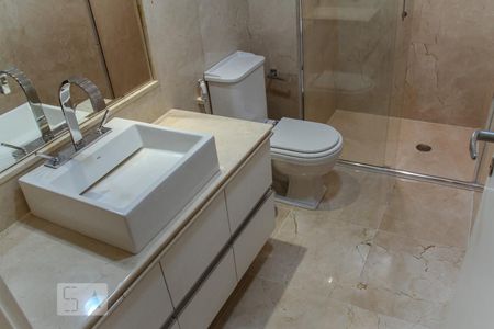 Apartamento à venda com 302m², 4 quartos e 4 vagasBanheiro da Suíte 3