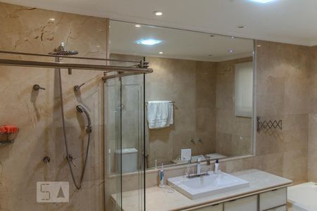 Apartamento à venda com 302m², 4 quartos e 4 vagasBanheiro da Suíte 3