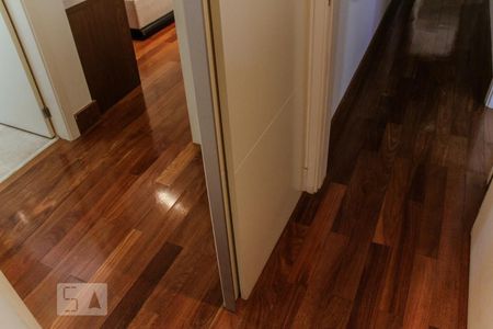 Apartamento à venda com 302m², 4 quartos e 4 vagasCorredor