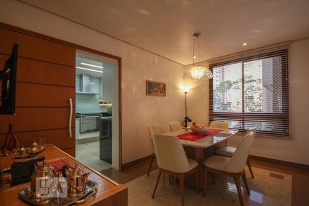 Apartamento à venda com 450m², 4 quartos e 5 vagas Apartamento à venda com 450m², 4 quartos e 5 vagasCopa