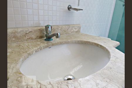 Casa à venda com 134m², 3 quartos e 3 vagasBanheiro - Torneira