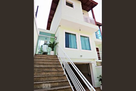 Casa à venda com 134m², 3 quartos e 3 vagasFachada