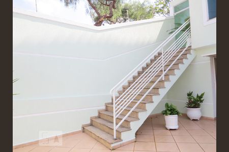 Casa à venda com 134m², 3 quartos e 3 vagasEscada