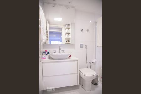 Apartamento à venda com 160m², 3 quartos e 2 vagas Apartamento à venda com 160m², 3 quartos e 2 vagasBanheiro da Suíte