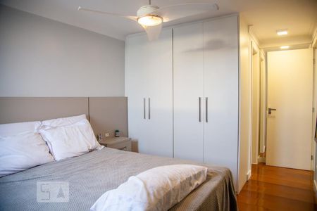 Apartamento à venda com 160m², 3 quartos e 2 vagas Apartamento à venda com 160m², 3 quartos e 2 vagasSuíte