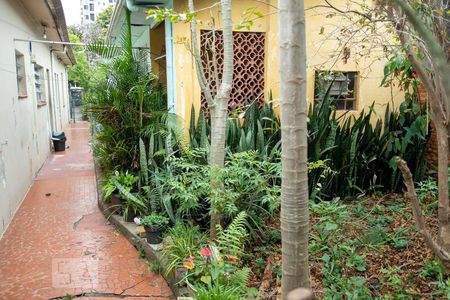 Casa à venda com 450m², 3 quartos e 8 vagas Casa à venda com 450m², 3 quartos e 8 vagasFundos