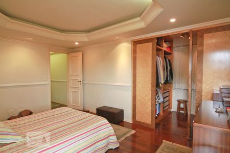 Apartamento à venda com 200m², 3 quartos e 3 vagas Apartamento à venda com 200m², 3 quartos e 3 vagasSuite Master