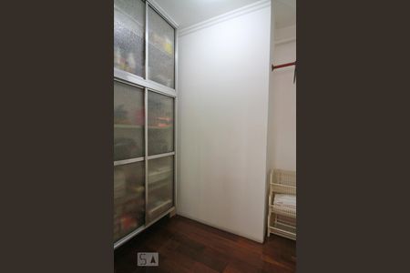 Apartamento à venda com 200m², 3 quartos e 3 vagas Apartamento à venda com 200m², 3 quartos e 3 vagasQuarto de Serviço