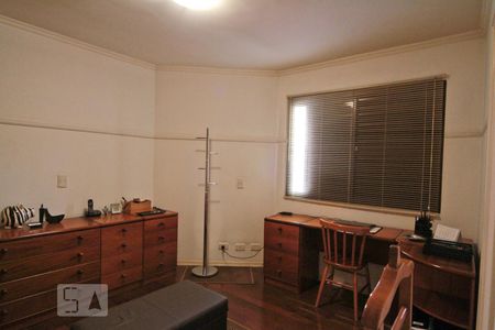 Apartamento à venda com 200m², 3 quartos e 3 vagas Apartamento à venda com 200m², 3 quartos e 3 vagasSuíte 2