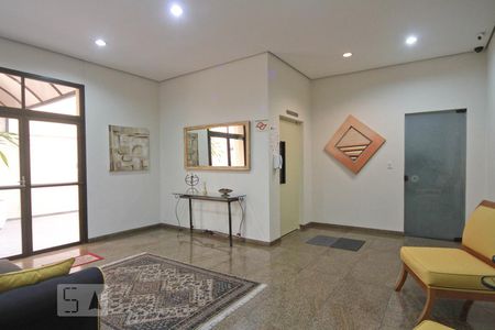 Apartamento à venda com 200m², 3 quartos e 3 vagas Apartamento à venda com 200m², 3 quartos e 3 vagasHall