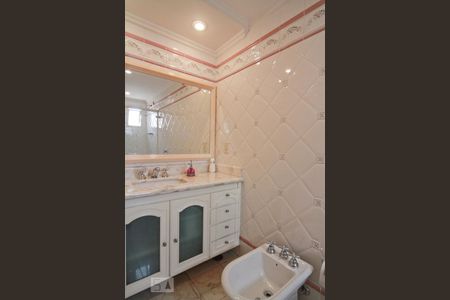 Apartamento à venda com 200m², 3 quartos e 3 vagas Apartamento à venda com 200m², 3 quartos e 3 vagasBanheiro da Suíte 1