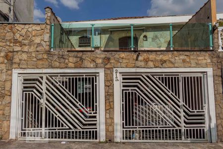 Casa à venda com 226m², 3 quartos e 3 vagasFachada