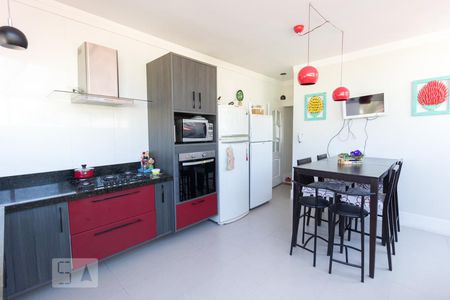 Casa à venda com 200m², 3 quartos e 4 vagas Casa à venda com 200m², 3 quartos e 4 vagasCozinha