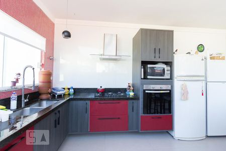 Casa à venda com 200m², 3 quartos e 4 vagas Casa à venda com 200m², 3 quartos e 4 vagasCozinha