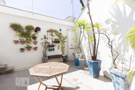 Casa à venda com 200m², 3 quartos e 4 vagas Casa à venda com 200m², 3 quartos e 4 vagasJardim