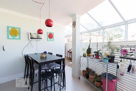 Casa à venda com 200m², 3 quartos e 4 vagas Casa à venda com 200m², 3 quartos e 4 vagasCozinha