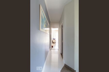 Casa à venda com 200m², 3 quartos e 4 vagas Casa à venda com 200m², 3 quartos e 4 vagasCorredor 1