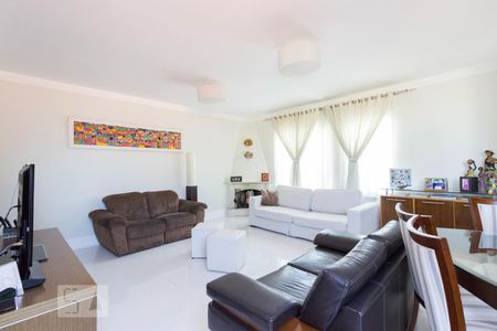 Casa à venda com 200m², 3 quartos e 4 vagas Casa à venda com 200m², 3 quartos e 4 vagasSala