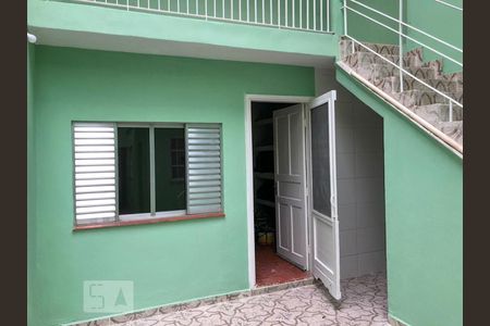 Casa à venda com 220m², 3 quartos e 2 vagas Casa à venda com 220m², 3 quartos e 2 vagasFundos