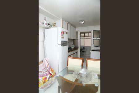 Apartamento à venda com 110m², 3 quartos e 2 vagasCozinha