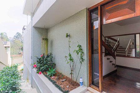 Casa à venda com 511m², 4 quartos e 6 vagas Casa à venda com 511m², 4 quartos e 6 vagasCorredor lateral