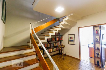 Casa à venda com 511m², 4 quartos e 6 vagas Casa à venda com 511m², 4 quartos e 6 vagasAcesso escritório