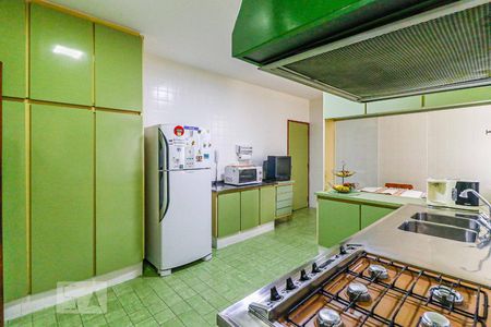 Casa à venda com 511m², 4 quartos e 6 vagas Casa à venda com 511m², 4 quartos e 6 vagasCozinha