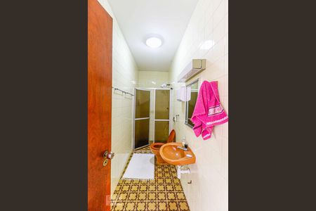 Casa à venda com 511m², 4 quartos e 6 vagas Casa à venda com 511m², 4 quartos e 6 vagasBanheiro de Serviço