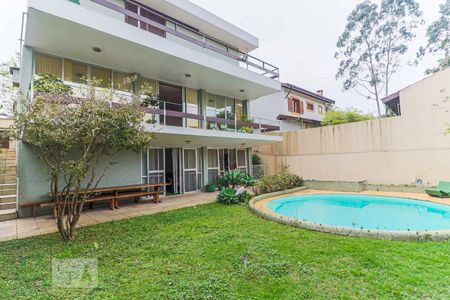 Casa à venda com 511m², 4 quartos e 6 vagas Casa à venda com 511m², 4 quartos e 6 vagasQuintal