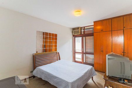 Casa à venda com 511m², 4 quartos e 6 vagas Casa à venda com 511m², 4 quartos e 6 vagasQuarto 1