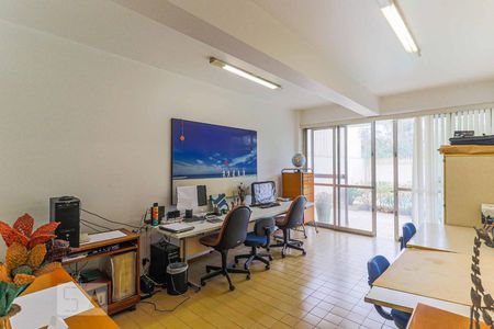 Casa à venda com 511m², 4 quartos e 6 vagas Casa à venda com 511m², 4 quartos e 6 vagasEscritório 1