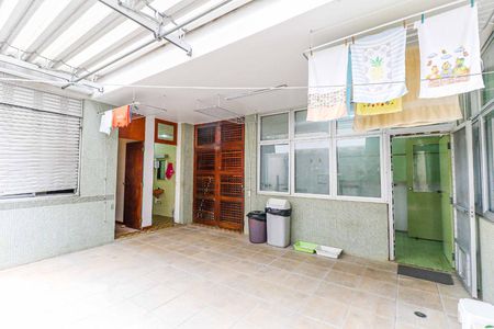 Casa à venda com 511m², 4 quartos e 6 vagas Casa à venda com 511m², 4 quartos e 6 vagasÁrea de Serviço