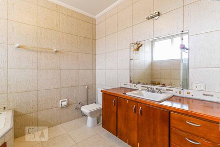 Casa à venda com 511m², 4 quartos e 6 vagas Casa à venda com 511m², 4 quartos e 6 vagasBanheiro Suíte 2