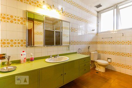 Casa à venda com 511m², 4 quartos e 6 vagas Casa à venda com 511m², 4 quartos e 6 vagasBanheiro Suíte 1