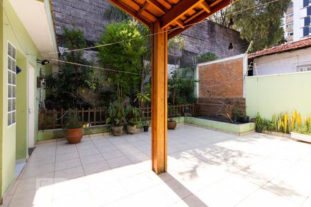 Casa à venda com 120m², 2 quartos e 3 vagasQuintal dos fundos