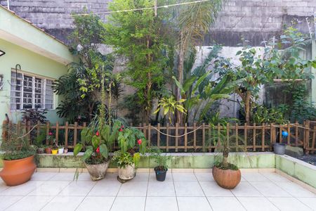 Casa à venda com 120m², 2 quartos e 3 vagasQuintal dos fundos