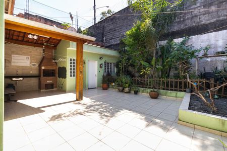 Casa à venda com 120m², 2 quartos e 3 vagasQuintal dos fundos