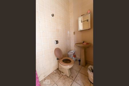 Casa à venda com 420m², 4 quartos e 2 vagasBanheiro 