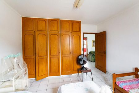 Casa à venda com 420m², 4 quartos e 2 vagasQuarto 
