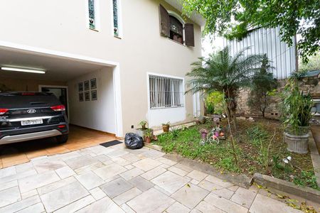 Casa à venda com 420m², 4 quartos e 2 vagasFachada